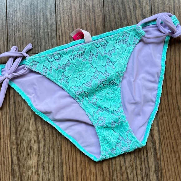 Victoria’s Secret lace side tie bikini bottoms size medium - Picture 2 of 6